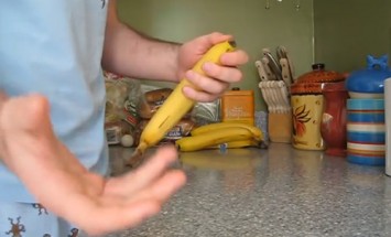 You’ve Been Peeling Bananas Wrong All These Years. Must See!