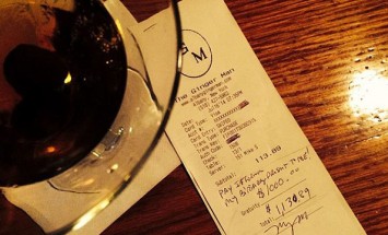 A Couple Shocked A Waiter With a Surprising Tip! This Makes Me So Happy!