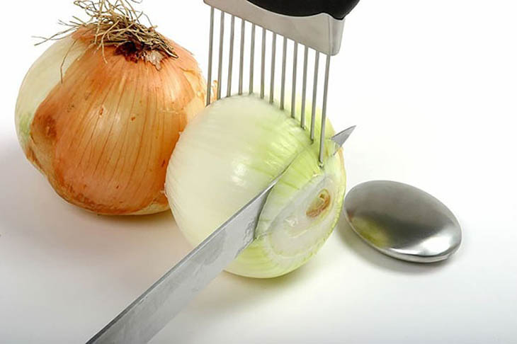 Onion holder to get perfect slices.