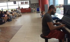 This Man Started Playing Fur Elise On A Piano At Airport. You’ll Love What Happened Next!