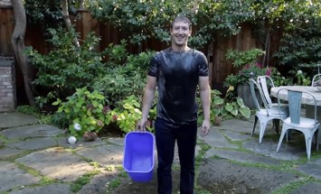 Mark Zuckerberg Poured A Bucket Of Ice Water Over His Head. This Is Really Crazy!