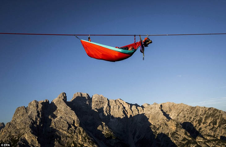 Highline Meeting in the Italian Alps