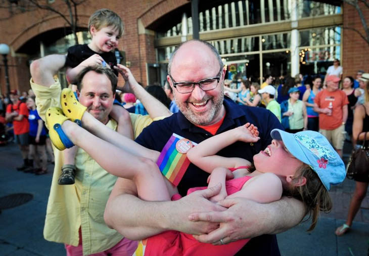 Supporters celebrate as Minnesota legalizes gay marriage