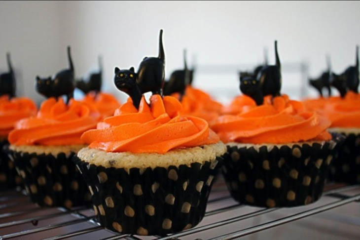 Black Cats Cupcakes