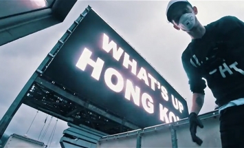 Crazy Guys Climb A Skyscraper In Hong Kong To Hijack A Billboard.