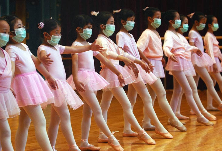 21st century photos - Ballerinas practice with medical masks during the SARS outbreak. [2003]