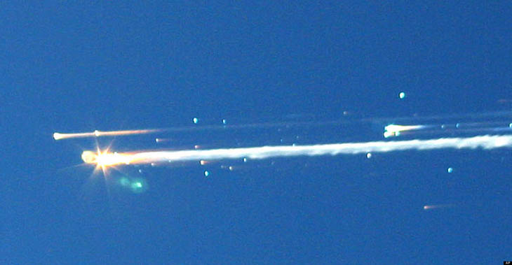 21st century photos - The Columbia Space Shuttle breaks apart during re entry [2003]