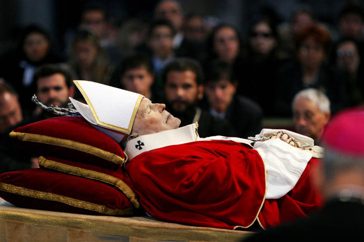 21st century photos - The Christian world mourns the passing of Pope John Paul II [2005]