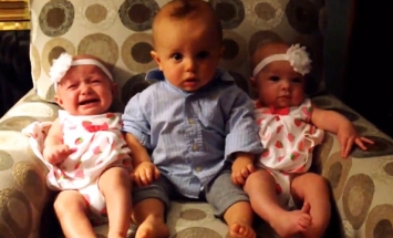 Hilarious Reaction Of Confused Baby Who Meets Baby Twins For The First Time.