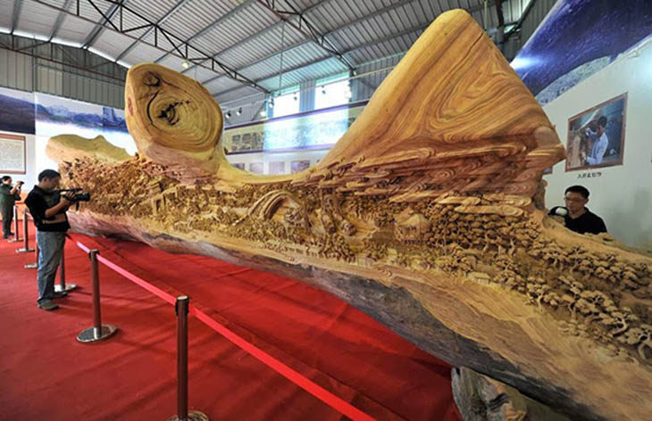 Wooden sculptures by Zheng Chunhui