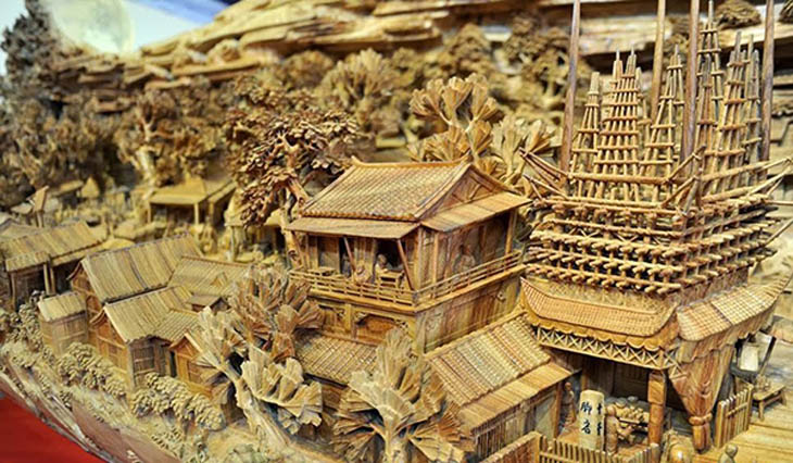 World’s Longest Wooden Carving by Zheng Chunhui