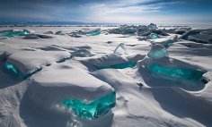 30 Stunning Photos Of Frozen Lakes, Oceans And Waterfalls. I’d Totally TRY #18!