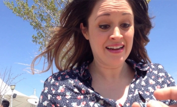 He’s Taking Selfie With His Girlfriend! What Happens Next? PRICELESS!