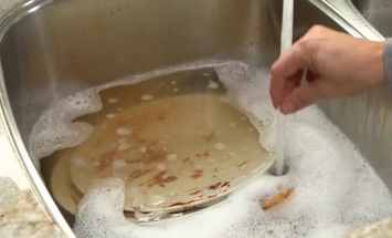 Why She Adds A Tea Bag With Dirty Dishes Will Change Your Life Forever!