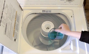 She Pours Mouthwash Into Her Washing Machine. And Then? Whoa!