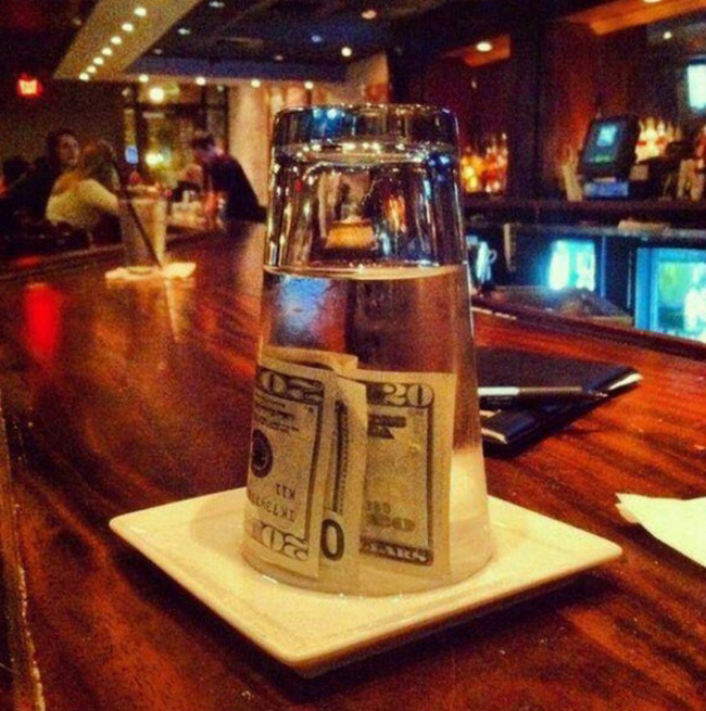 Anyone who pays their tab like this.