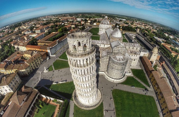 Piazza del Duomo. Italy Tuscana. Tower of Pisa