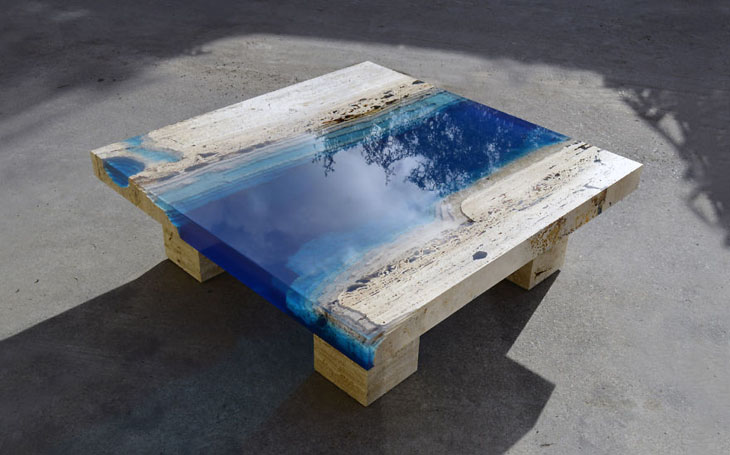 Table made of resin and travertine marble.