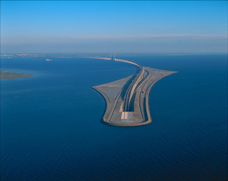 The bridge between Denmark and Sweden dips into a tunnel