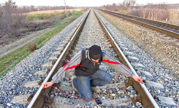 He Wants To Charge His Phone So He Put His Phone Between Train Track. And Then? OMG!