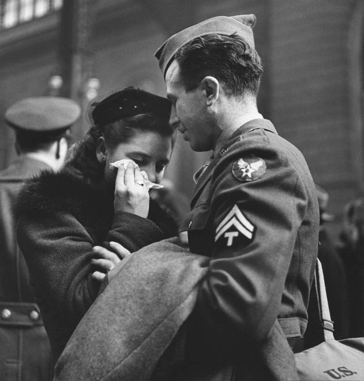 Wartime photos:Farewell To Departing Troops At New York's Penn Station, April 1943