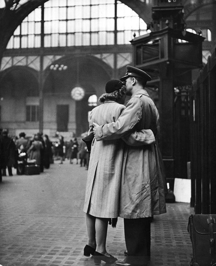 Wartime photos:Saying Farewell To Departing Troops At New York's Penn Station, April 1943