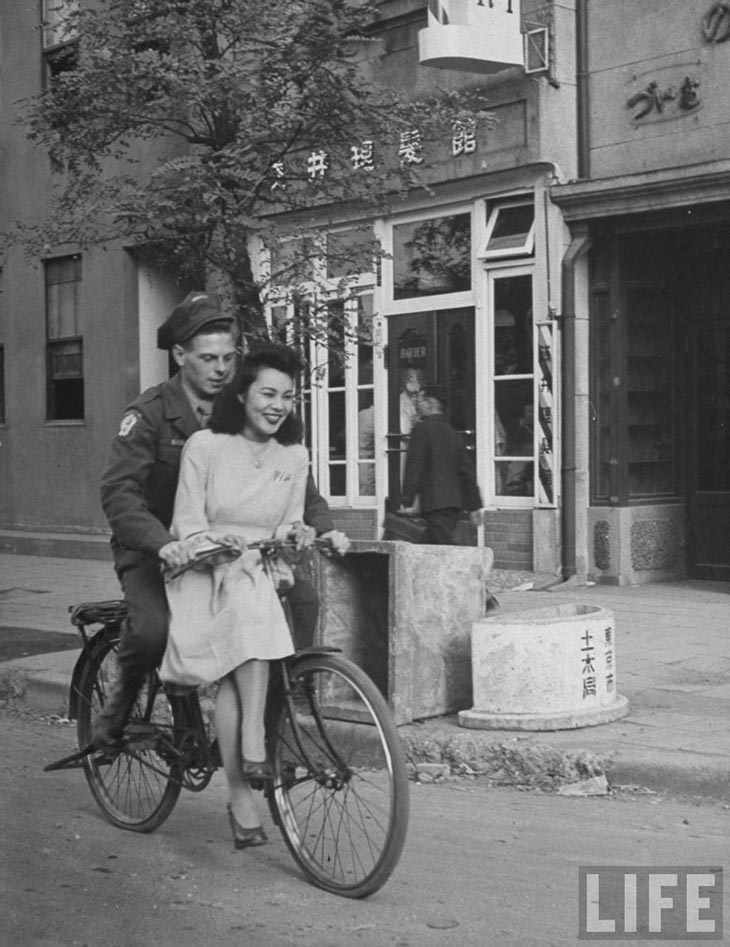 Wartime photos:US Soldier Giving Japanese Girl A Bicycle Ride, With Handlebar Riding Forbidden, 1946, Japan