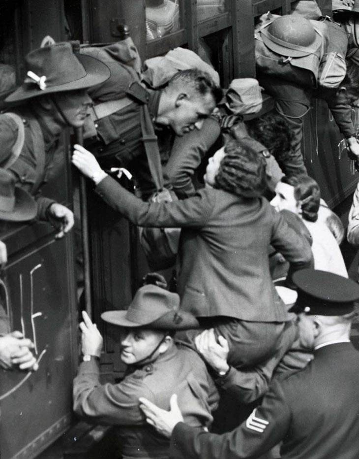 Wartime photos: A Girl Climbs To Say Her Goodbye To A Soldier Going Off To Fight In World War II, 1940