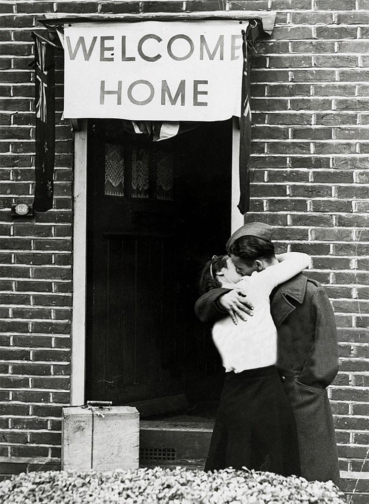 Wartime photos:A British Soldier Kisses His Wife On His Return From Serving With The Armed Forces, 1945