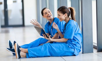 Qualifying for Australia’s Widely Available, High Paying Nursing Jobs